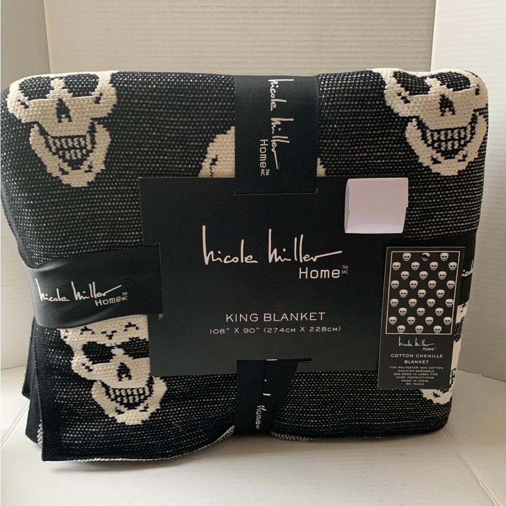 Nicole Miller Blanket Halloween Black Skull King NEW